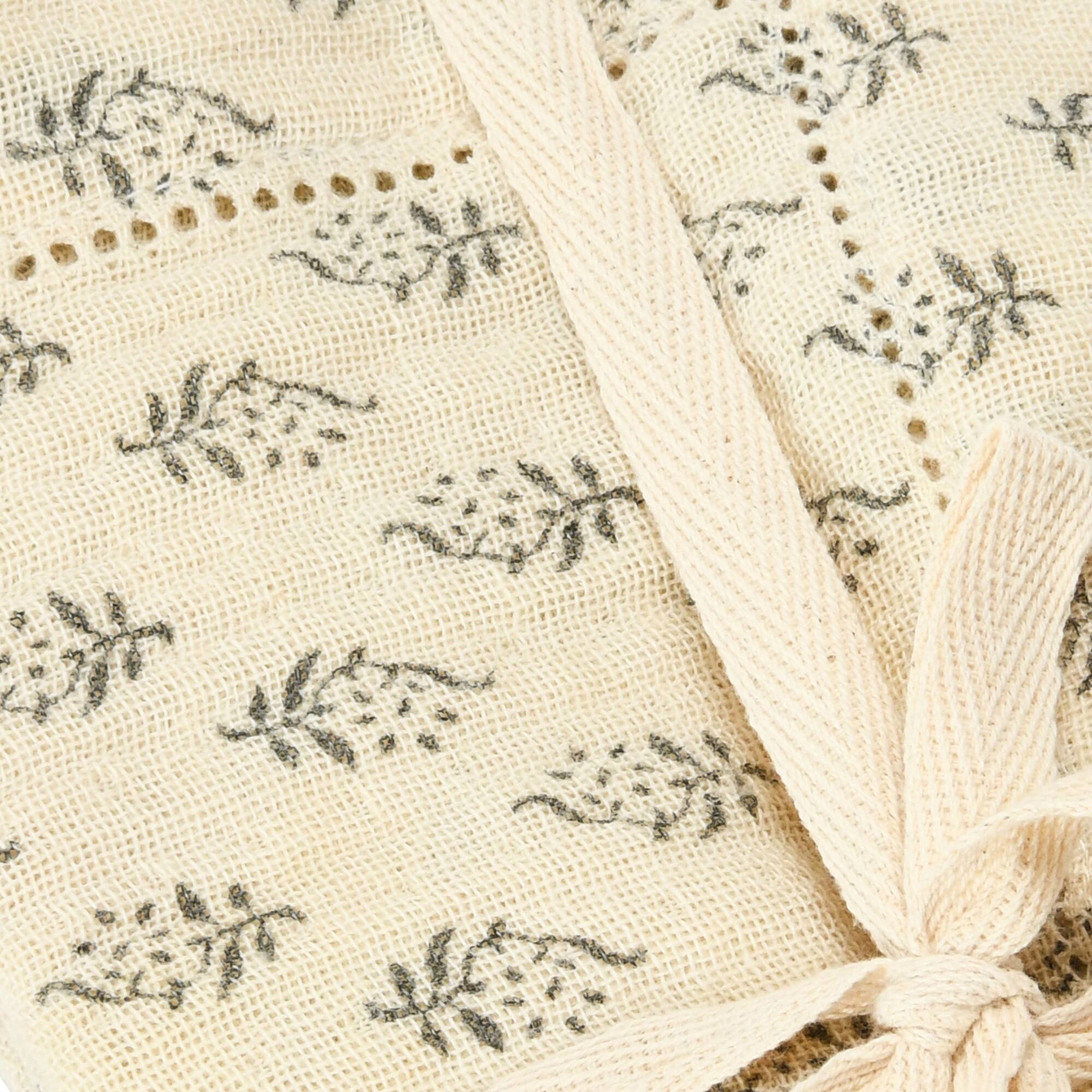 Hello Honey® Charcoal & Cream Floral Print Cotton Napkins, 4ct.